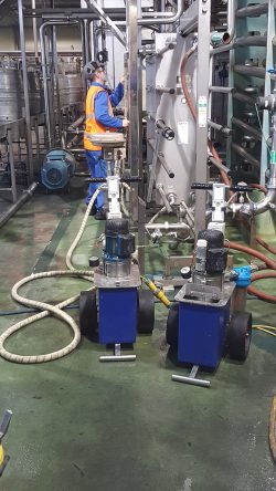 Non destructive testing and integrity inspection method of a plate heat exchanger / pasteuriser utilising the saline conductivity method